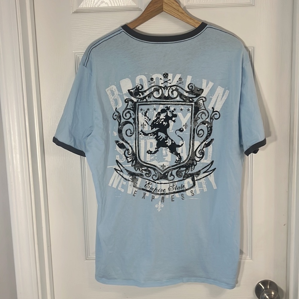 Express V-Neck - Picture 3 of 4